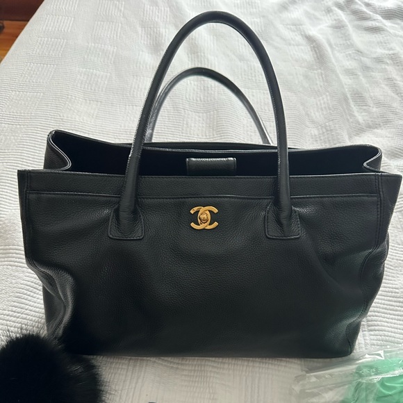 Chanel cerf tote with 24K gold hardware - Picture 7 of 8